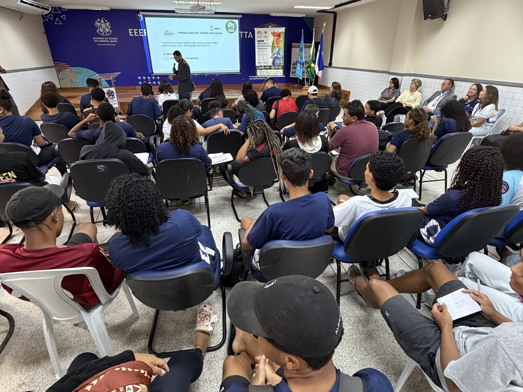 Baneses promove oficinas de educação financeira em escolas